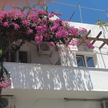 Apartament Iokasti *